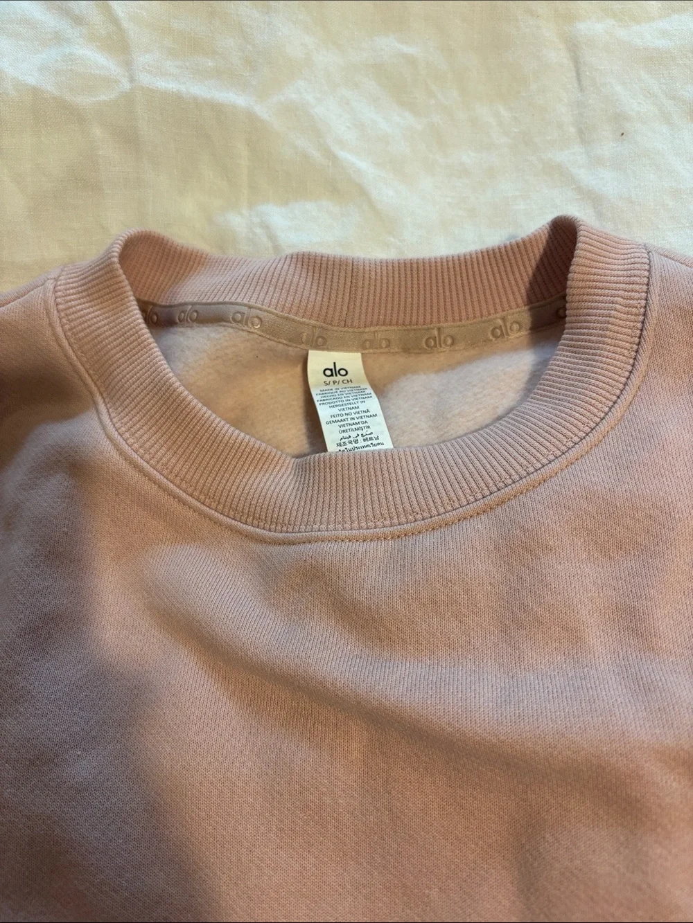 ALO Yoga Cropped Crewneck Sweatshirt - Pale Pink